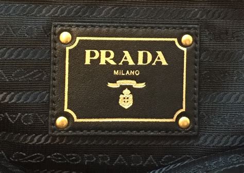 prada tasche stinkt|prada brand stamp.